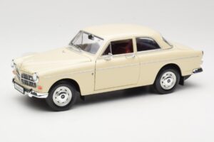Volvo P121 Amazon Bílý Revell 1:18 08866 Kov