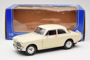 Volvo P121 Amazon Bílý Revell 1:18 08866 Kov – obrázek 8 z 8
