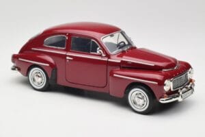 Volvo PV544 Cherry Red Revell 1:18 08887 Kov – obrázek 6 z 8