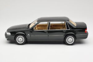 Volvo S90 Royal Green DNA 1:18 DNA000090 Kov – obrázek 3 z 6