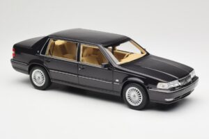 Volvo S90 Royal Violet DNA 1:18 DNA000089 Kov – obrázek 4 z 6