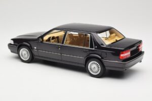 Volvo S90 Royal Violet DNA 1:18 DNA000089 Kov – obrázek 5 z 6