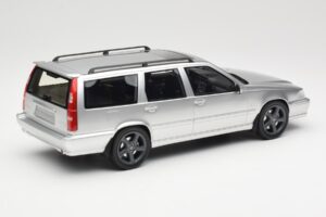 Volvo V70 R P80 Stříbrný DNA 1:18 DNA000155 Kov – obrázek 2 z 6