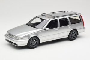 Volvo V70 R P80 Stříbrný DNA 1:18 DNA000155 Kov