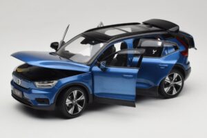 Volvo XC40 Recharge Modrý Metalíza Paudi Model 1:18 2562373 Kov – obrázek 2 z 8
