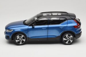Volvo XC40 Recharge Modrý Metalíza Paudi Model 1:18 2562373 Kov – obrázek 4 z 8