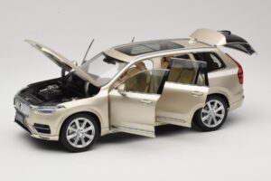 Volvo XC90 Luminous Sand Yellow Paudi Model 1:18 9430841 Kov – obrázek 2 z 8