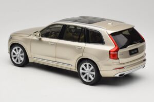 Volvo XC90 Luminous Sand Yellow Paudi Model 1:18 9430841 Kov – obrázek 7 z 8