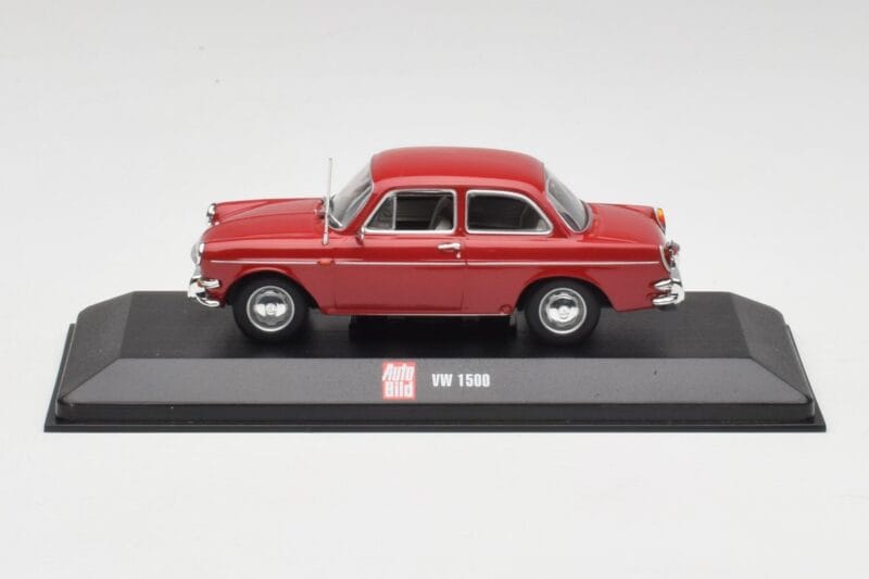 Volkswagen 1500 Ruby Červený Minichamps 1:43 VW001 Kov
