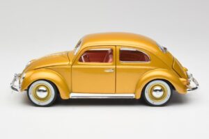 Volkswagen Beetle Zlatý Bburago 1:18 3361 Kov – obrázek 4 z 8