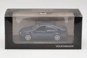 Volkswagen Bora Ocean Modrý Minichamps 1:43 8198223B Kov – obrázek 4 z 4