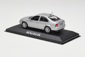 Volkswagen Bora Reflex Stříbrný Minichamps 1:43 81982223S Kov – obrázek 3 z 4