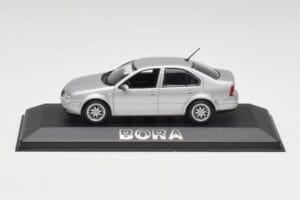 Volkswagen Bora Reflex Stříbrný Minichamps 1:43 81982223S Kov