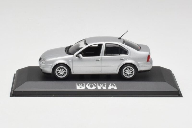 Volkswagen Bora Reflex Stříbrný Minichamps 1:43 81982223S Kov