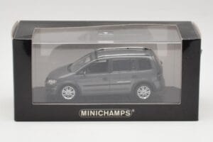 Volkswagen Cross Touran Platinum Šedý Minichamps 1:43 400056170 Kov – obrázek 4 z 4