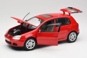 Volkswagen Golf Mk5 4-Door Tornado Červený Bburago 1:18 GOLF001 Kov – obrázek 2 z 8