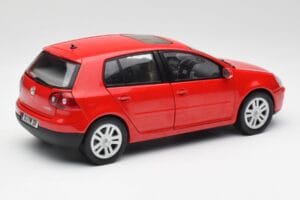 Volkswagen Golf Mk5 4-Door Tornado Červený Bburago 1:18 GOLF001 Kov – obrázek 3 z 8