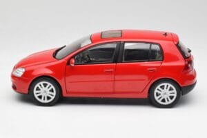 Volkswagen Golf Mk5 4-Door Tornado Červený Bburago 1:18 GOLF001 Kov – obrázek 4 z 8