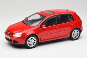 Volkswagen Golf Mk5 4-Door Tornado Červený Bburago 1:18 GOLF001 Kov