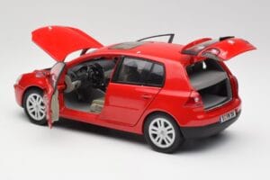 Volkswagen Golf Mk5 4-Door Tornado Červený Bburago 1:18 GOLF001 Kov – obrázek 5 z 8