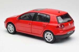 Volkswagen Golf Mk5 4-Door Tornado Červený Bburago 1:18 GOLF001 Kov – obrázek 7 z 8