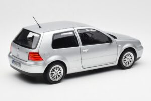 Volkswagen Golf Mk5 GTI Stříbrný Norev 1:18 188570 Kov – obrázek 3 z 8
