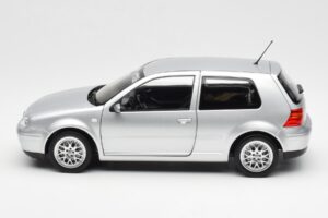 Volkswagen Golf Mk5 GTI Stříbrný Norev 1:18 188570 Kov – obrázek 4 z 8