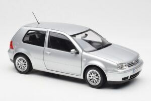 Volkswagen Golf Mk5 GTI Stříbrný Norev 1:18 188570 Kov – obrázek 6 z 8