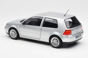 Volkswagen Golf Mk5 GTI Stříbrný Norev 1:18 188570 Kov – obrázek 7 z 8