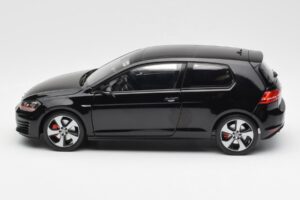 Volkswagen Golf Mk7 GTI Černý Norev 1:18 188550 Kov – obrázek 4 z 8