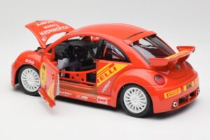 Volkswagen New Beetle Cup Bburago 1:18 3329 Kov – obrázek 5 z 8