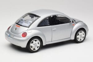 Volkswagen New Beetle Reflex Stříbrný Metalíza Bburago 1:18 3322 Kov – obrázek 3 z 8