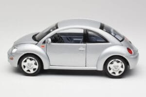 Volkswagen New Beetle Reflex Stříbrný Metalíza Bburago 1:18 3322 Kov – obrázek 4 z 8