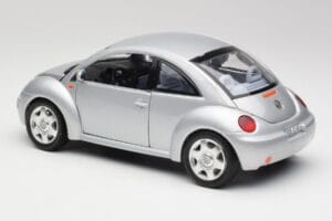 Volkswagen New Beetle Reflex Stříbrný Metalíza Bburago 1:18 3322 Kov – obrázek 7 z 8