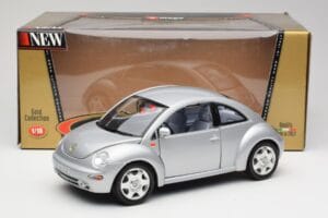 Volkswagen New Beetle Reflex Stříbrný Metalíza Bburago 1:18 3322 Kov – obrázek 8 z 8