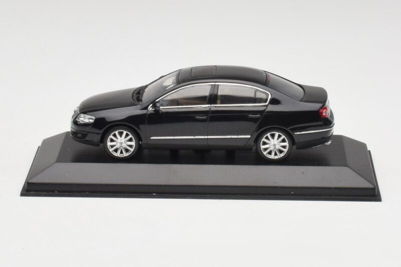 Volkswagen Passat B6 Sedan Shadow Modrý Metallic Minichamps 1:43 Volkswagen Passat B6 Sedan Shadow Modrý Metallic Minichamps 1:43 PASSAT001 Kov