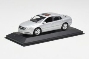 Volkswagen Phaeton Stříbrný Minichamps 1:43 3D0099300A Kov – obrázek 2 z 4