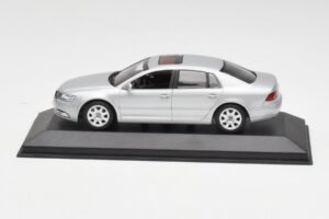Volkswagen Phaeton Stříbrný Minichamps 1:43 3D0099300A Kov