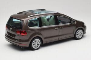 Volkswagen Sharan 7N Dubová Hnědá Metalíza Minichamps 1:18 110051001 Kov – obrázek 3 z 8