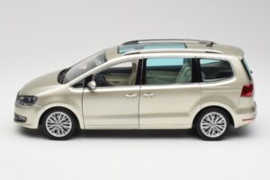 Volkswagen Sharan 7N Reflex Stříbrná Metalíza Minichamps 1:18 110051002 Kov – obrázek 4 z 8