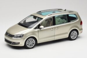 Volkswagen Sharan 7N Reflex Stříbrná Metalíza Minichamps 1:18 110051002 Kov