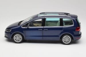 Volkswagen Sharan 7N Shadow Modrá Metalíza Minichamps 1:18 110051100 Kov – obrázek 4 z 8