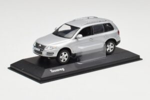 Volkswagen Touareg Reflex Stříbrný Minichamps 1:43 68625 Kov – obrázek 2 z 4