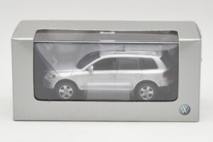 Volkswagen Touareg Reflex Stříbrný Minichamps 1:43 68625 Kov – obrázek 4 z 4