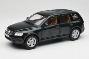 Volkswagen Touareg V10 TDI Canyon Green Bburago 1:18 34911-V1 Kov
