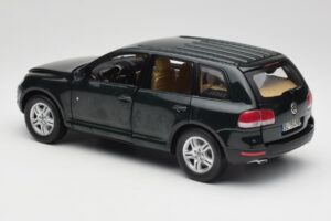 Volkswagen Touareg V10 TDI Canyon Green Bburago 1:18 34911-V1 Kov – obrázek 7 z 8