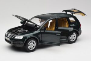 Volkswagen Touareg V10 TDI Reed Green Metallic Bburago 1:18 34911 Kov – obrázek 2 z 8