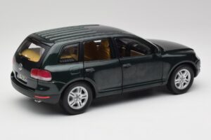 Volkswagen Touareg V10 TDI Reed Green Metallic Bburago 1:18 34911 Kov – obrázek 3 z 8