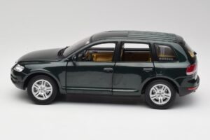 Volkswagen Touareg V10 TDI Reed Green Metallic Bburago 1:18 34911 Kov – obrázek 4 z 8