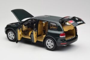 Volkswagen Touareg V10 TDI Reed Green Metallic Bburago 1:18 34911 Kov – obrázek 5 z 8